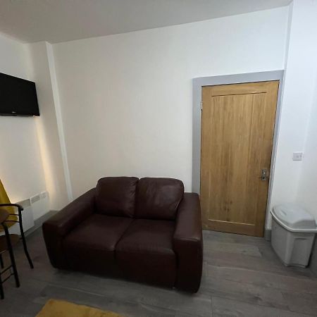 Ground Floor Two Bed Cairo Street Apartment Warrington Exterior photo