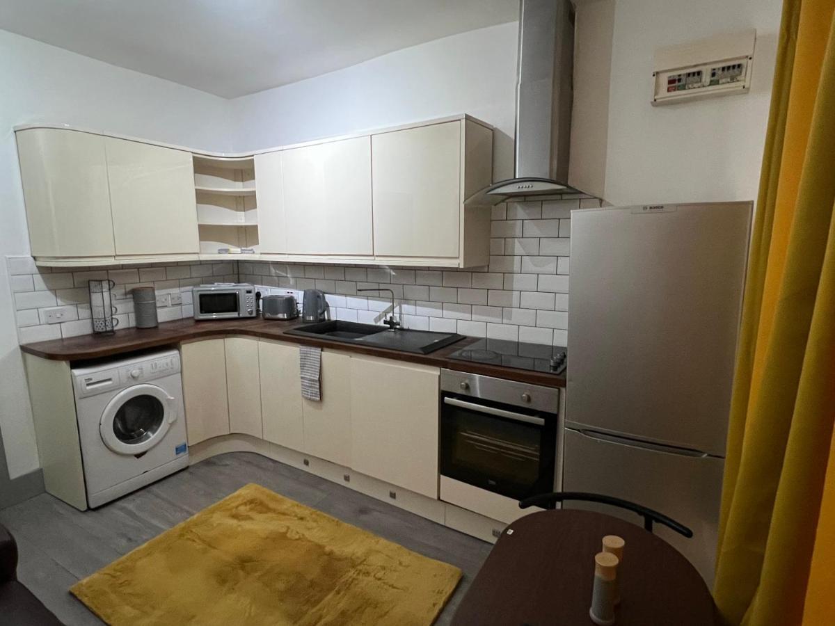 Ground Floor Two Bed Cairo Street Apartment Warrington Exterior photo